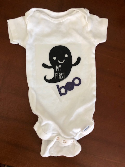 This is a fun, easy, and quick Cricut project! Make this DIY baby Halloween onesie for baby's first Halloween. Perfect Cricut beginner project.