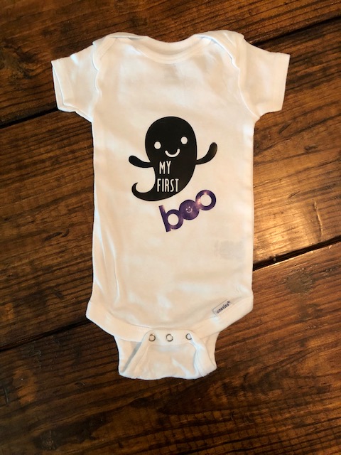 This is a fun, easy, and quick Cricut project! Make this DIY baby Halloween onesie for baby's first Halloween. Perfect Cricut beginner project.