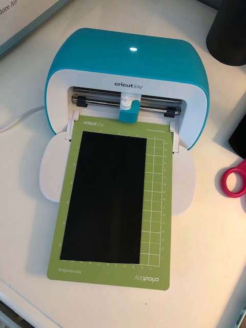 Get the step by step Cricut tutorial to make your own personalized DIY baby name onesie for your baby or for a sweet baby shower gift!