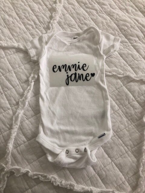 Get the step by step Cricut tutorial to make your own personalized DIY baby name onesie for your baby or for a sweet baby shower gift!