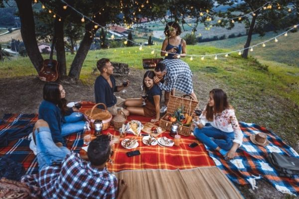 Give experiences instead of gifts with these creative non gift ideas for Christmas perfect for all ages from kids to families to parents and grandparents.