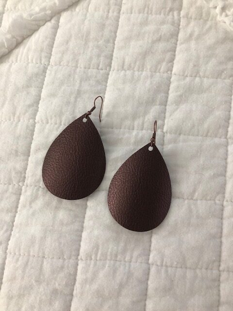 Make your own DIY Cricut faux leather earrings with this quick, easy, and frugal step by step project using the Cricut Joy. These make fun gifts, too!