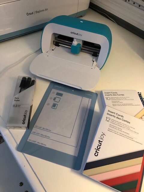 Learn how to make easy DIY homemade cards with the Cricut Joy. Handmade cards are fun for all occasions like birthdays, bridal showers, baby showers, and more!