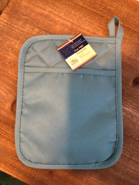 Make this simple, easy, and frugal Dollar Tree DIY iron on potholder for a quick gift for a neighbor, teacher, friend, coworker, or grandparents!