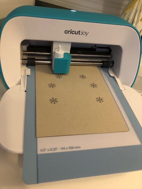 Learn how to make easy DIY homemade cards with the Cricut Joy. Handmade cards are fun for all occasions like birthdays, bridal showers, baby showers, and more!