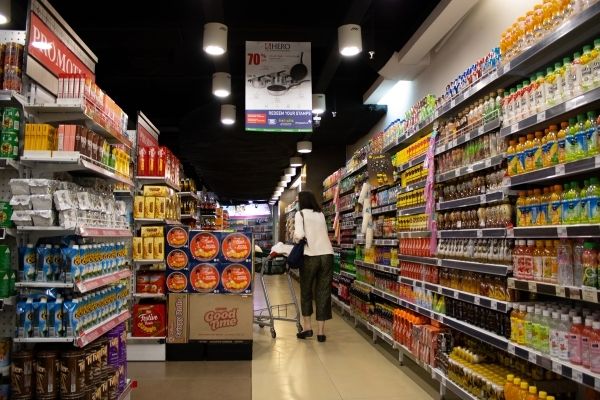 Be prepared for an emergency with a food stockpile. This list has the best budget foods to stockpile in case of an emergency.