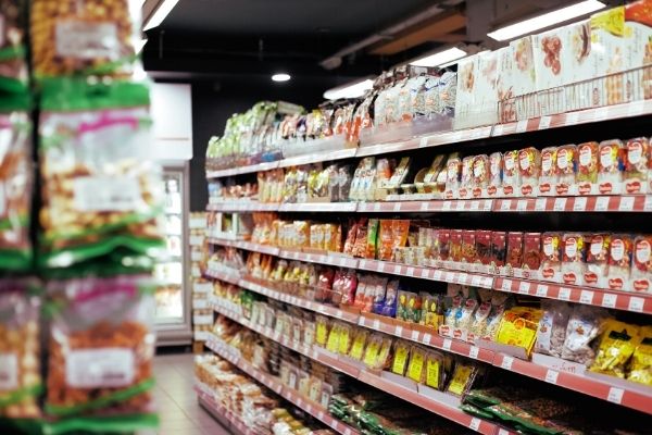 Be prepared for an emergency with a food stockpile. This list has the best budget foods to stockpile in case of an emergency.