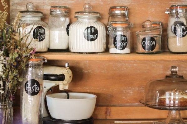 Be prepared for an emergency with a food stockpile. This list has the best budget foods to stockpile in case of an emergency.