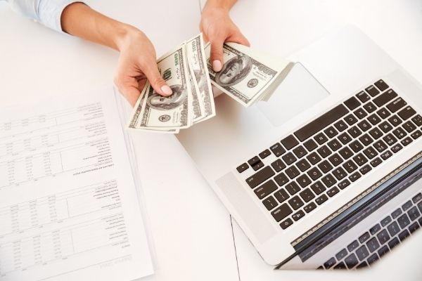 Learn how to create a plan to pay off debt quickly and easily so you can become debt free. These 4 steps will help you pay off debt fast even on a small income.