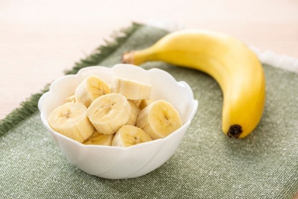 Looking for cheap foods and budget meal ideas? Check out this list of 20 frugal things to eat on a tight budget so you can eat great and save money!