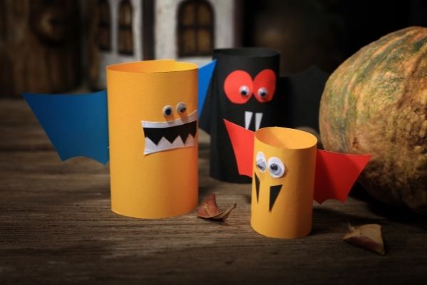 Try these ideas for Halloween fun on a budget! 10 frugal family Halloween ideas and activities: reading fall and Halloween books, painting pumpkins, DIY crafts