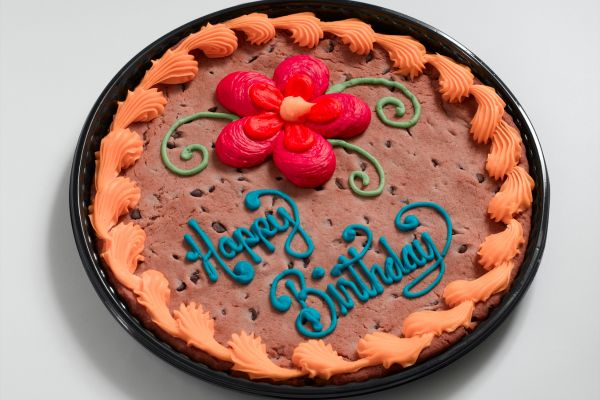 Want to start a cookie cake business from home? Learn how to turn your love of baking into extra income with tips for cottage food laws, pricing cookie cakes, finding customers, setting up a simple menu, marketing locally, and building a small home bakery business.