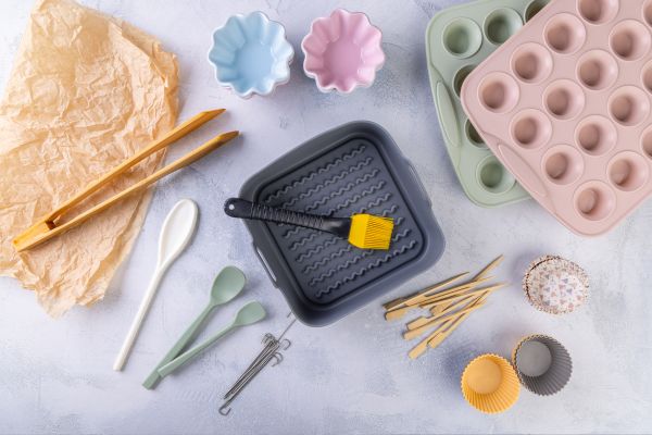 Want to start a cookie cake business from home? Learn how to turn your love of baking into extra income with tips for cottage food laws, pricing cookie cakes, finding customers, setting up a simple menu, marketing locally, and building a small home bakery business.