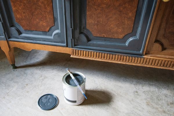Want to make extra money flipping furniture? Learn how to find old furniture and household items at garage sales, thrift stores, and Facebook Marketplace, then clean, update, price, and resell them for profit. Great beginner-friendly side hustle idea for making extra cash locally.