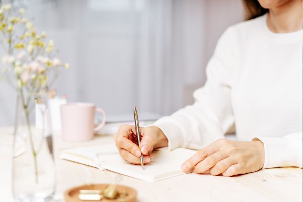 Want to start a cookie cake business from home? Learn how to turn your love of baking into extra income with tips for cottage food laws, pricing cookie cakes, finding customers, setting up a simple menu, marketing locally, and building a small home bakery business.
