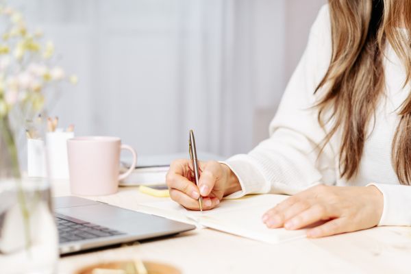 Want to start a cookie cake business from home? Learn how to turn your love of baking into extra income with tips for cottage food laws, pricing cookie cakes, finding customers, setting up a simple menu, marketing locally, and building a small home bakery business.