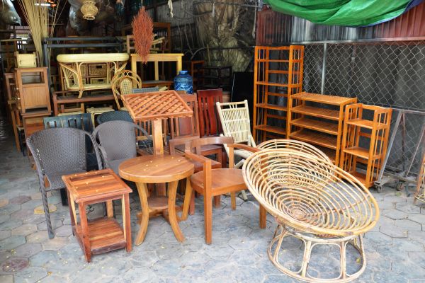 Want to make extra money flipping furniture? Learn how to find old furniture and household items at garage sales, thrift stores, and Facebook Marketplace, then clean, update, price, and resell them for profit. Great beginner-friendly side hustle idea for making extra cash locally.