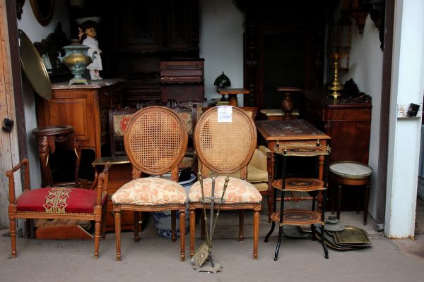 Want to make extra money flipping furniture? Learn how to find old furniture and household items at garage sales, thrift stores, and Facebook Marketplace, then clean, update, price, and resell them for profit. Great beginner-friendly side hustle idea for making extra cash locally.