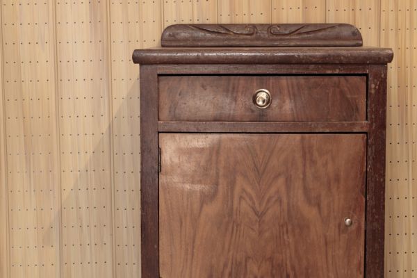 Want to make extra money flipping furniture? Learn how to find old furniture and household items at garage sales, thrift stores, and Facebook Marketplace, then clean, update, price, and resell them for profit. Great beginner-friendly side hustle idea for making extra cash locally.