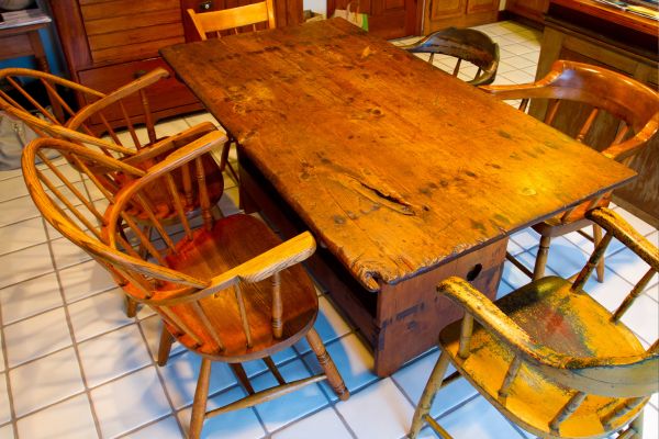 Want to make extra money flipping furniture? Learn how to find old furniture and household items at garage sales, thrift stores, and Facebook Marketplace, then clean, update, price, and resell them for profit. Great beginner-friendly side hustle idea for making extra cash locally.