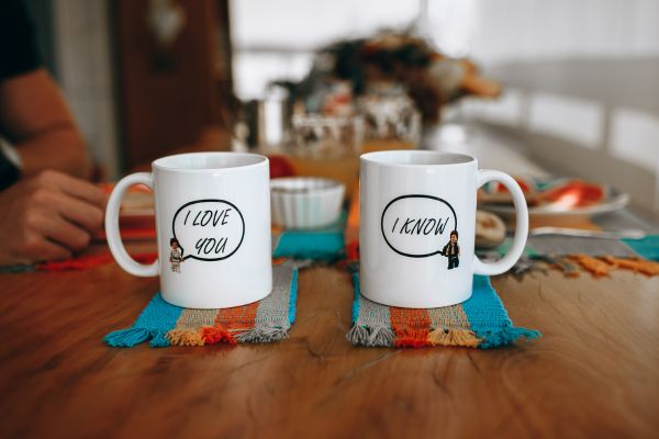 What is selling on Etsy right now? Discover 35 of the best things to sell on Etsy, including digital downloads, handmade products, personalized gifts, craft supplies, vintage items, home decor, and more. Perfect for new Etsy sellers looking for profitable product ideas and inspiration for starting an online shop.